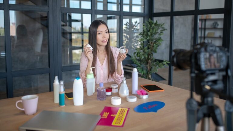 How a Smart LMS Can Help Your Cosmetic Franchise Grow and Stay Consistent